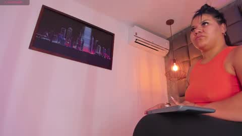 Snapshot of mile_u chatting on 02/14/25, 03:43 Milena online show from 02/14/25, 03:43