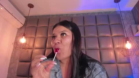 Snapshot of mile_u chatting on 02/14/25, 09:56 Milena online show from 02/14/25, 09:56