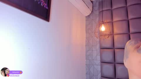 Snapshot of mile_u chatting on 09/30/25, 03:33 Milena online show from 09/30/25, 03:33