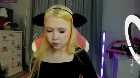 Mia online show from 02/09/26, 03:43