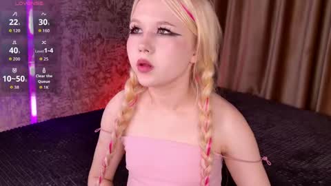 Snapshot of milemissyy chatting on 04/19/26, 06:10 Mia online show from 04/19/26, 06:10