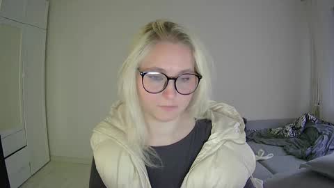 Snapshot of milena391630 chatting on 04/19/26, 05:23 Milena new nonude shy blonde natural online show from 04/19/26, 05:23