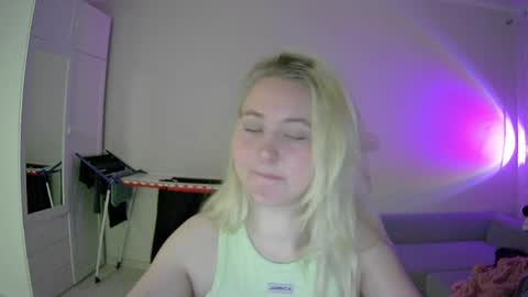 Snapshot of milena391630 chatting on 04/30/26, 08:26 Milena new nonude shy blonde natural online show from 04/30/26, 08:26
