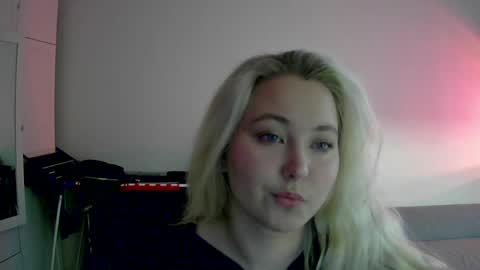 Snapshot of milena391630 chatting on 05/02/26, 06:02 Milena new nonude shy blonde natural online show from 05/02/26, 06:02