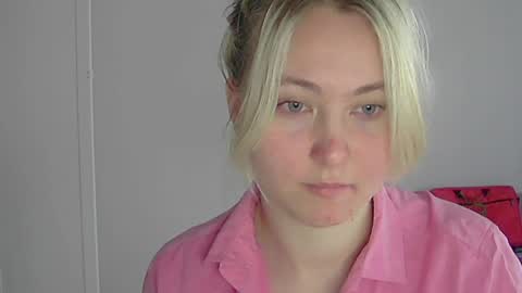 Snapshot of milena391630 chatting on 05/19/26, 04:30 Milena new nonude shy blonde natural online show from 05/19/26, 04:30
