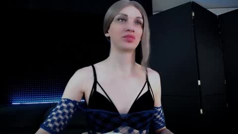 Milena Hardy online show from 10/03/25, 04:31