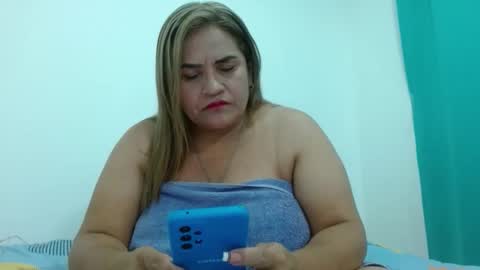 Snapshot of milena_hoot_ chatting on 11/30/25, 07:01 MILENA online show from 11/30/25, 07:01