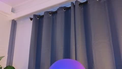 milena_lawson online show from 12/04/25, 10:35