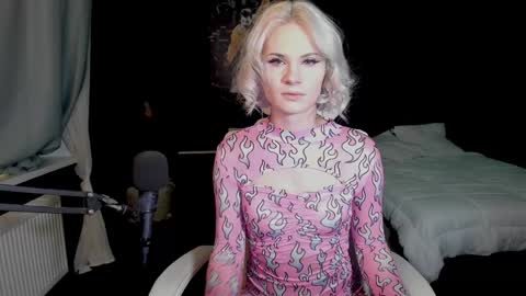 Snapshot of milena_marshmallows chatting on 12/01/24, 10:21 Milena online show from 12/01/24, 10:21