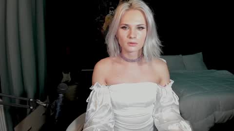 Snapshot of milena_marshmallows chatting on 12/10/24, 04:27 Milena online show from 12/10/24, 04:27