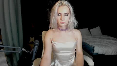 Snapshot of milena_marshmallows chatting on 12/13/24, 04:43 Milena online show from 12/13/24, 04:43