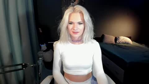 Snapshot of milena_marshmallows chatting on 02/11/25, 01:20 Milena online show from 02/11/25, 01:20