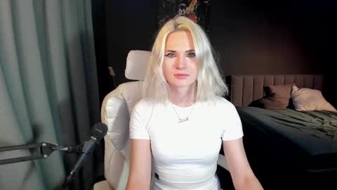 Snapshot of milena_marshmallows chatting on 02/24/25, 01:57 Milena online show from 02/24/25, 01:57