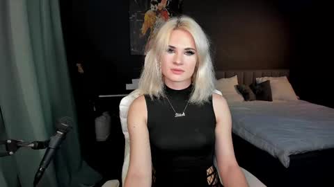 Snapshot of milena_marshmallows chatting on 03/02/25, 05:04 Milena online show from 03/02/25, 05:04