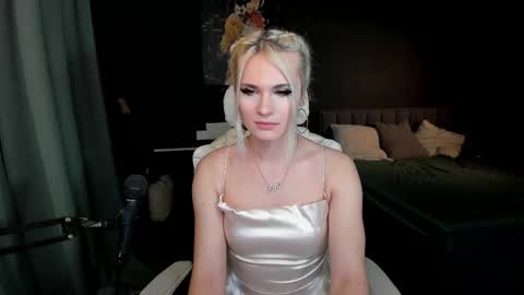 Snapshot of milena_marshmallows chatting on 03/05/25, 04:24 Milena online show from 03/05/25, 04:24