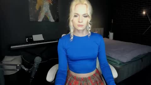 Snapshot of milena_marshmallows chatting on 09/29/25, 12:38 Milena online show from 09/29/25, 12:38