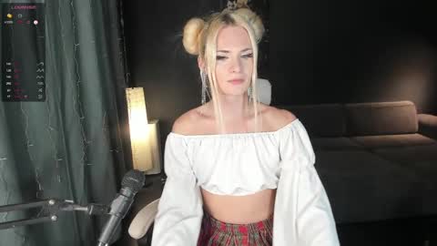 Snapshot of milena_marshmallows chatting on 04/05/26, 01:36 Milena online show from 04/05/26, 01:36