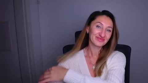 Milena online show from 12/20/25, 12:12