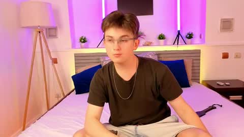 Snapshot of miless_cooper chatting on 04/30/26, 03:35 Miles online show from 04/30/26, 03:35