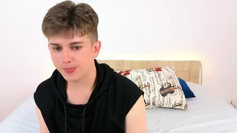 Snapshot of miless_cooper chatting on 06/10/26, 04:12 Miles online show from 06/10/26, 04:12