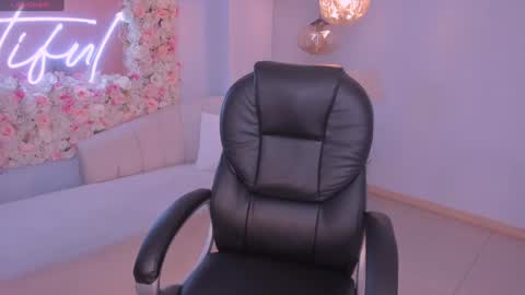 Snapshot of mileycruz_ chatting on 12/05/24, 03:15 Miley Cruz IG miley model23 online show from 12/05/24, 03:15