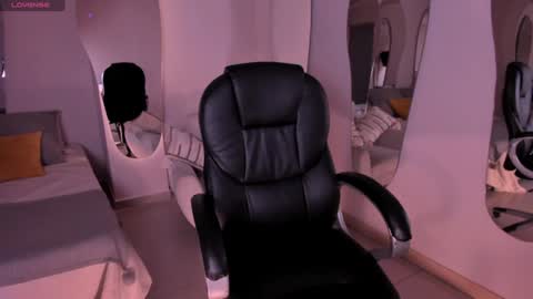 Snapshot of mileycruz_ chatting on 12/12/24, 03:32 Miley Cruz IG miley model23 online show from 12/12/24, 03:32