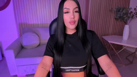 Snapshot of mileycruz_ chatting on 12/23/24, 02:35 Miley Cruz IG miley model23 online show from 12/23/24, 02:35