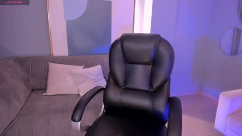 Snapshot of mileycruz_ chatting on 12/31/24, 04:06 Miley Cruz IG miley model23 online show from 12/31/24, 04:06