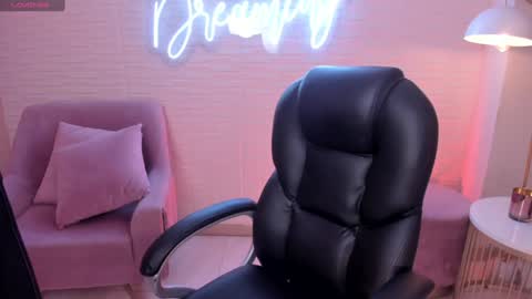 Snapshot of mileycruz_ chatting on 01/28/25, 04:39 Miley Cruz IG miley model23 online show from 01/28/25, 04:39