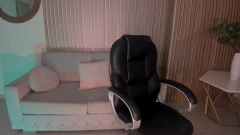 Snapshot of mileycruz_ chatting on 02/18/25, 06:15 Miley Cruz IG miley model23 online show from 02/18/25, 06:15