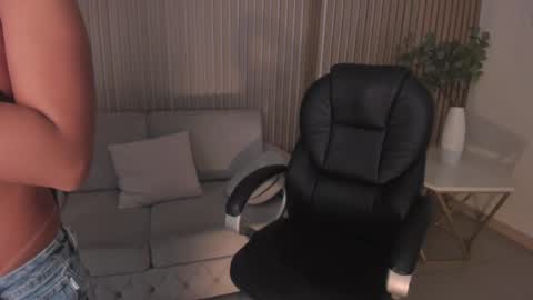 Snapshot of mileycruz_ chatting on 02/19/25, 09:39 Miley Cruz IG miley model23 online show from 02/19/25, 09:39