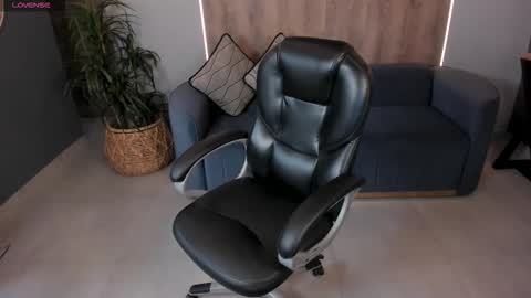 Snapshot of mileycruz_ chatting on 10/04/25, 01:53 Miley Cruz IG miley model23 online show from 10/04/25, 01:53