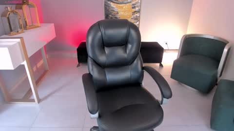 Snapshot of mileycruz_ chatting on 10/18/25, 03:46 Miley Cruz IG miley model23 online show from 10/18/25, 03:46