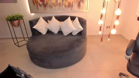 Snapshot of mileycruz_ chatting on 10/24/25, 11:23 Miley Cruz IG miley model23 online show from 10/24/25, 11:23