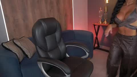 Snapshot of mileycruz_ chatting on 10/31/25, 08:54 Miley Cruz IG miley model23 online show from 10/31/25, 08:54