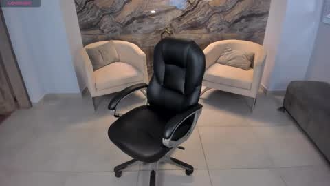 Snapshot of mileycruz_ chatting on 11/23/25, 05:57 Miley Cruz IG miley model23 online show from 11/23/25, 05:57