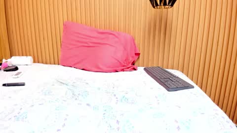 Snapshot of mileyjoas chatting on 11/23/25, 12:32 MILEY online show from 11/23/25, 12:32