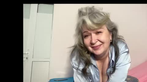 Snapshot of milf_charlotty chatting on 06/24/26, 01:59 Charlotte online show from 06/24/26, 01:59