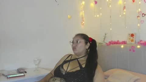 Snapshot of milf_latinn chatting on 10/09/25, 05:44 milf latinn online show from 10/09/25, 05:44