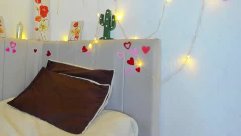 Snapshot of milf_latinn chatting on 10/21/25, 03:35 milf latinn online show from 10/21/25, 03:35