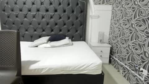 Snapshot of milf_march chatting on 04/13/26, 03:23 milf_march online show from 04/13/26, 03:23