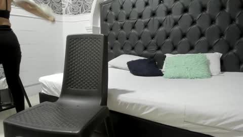 Snapshot of milf_march chatting on 04/18/26, 11:25 milf_march online show from 04/18/26, 11:25