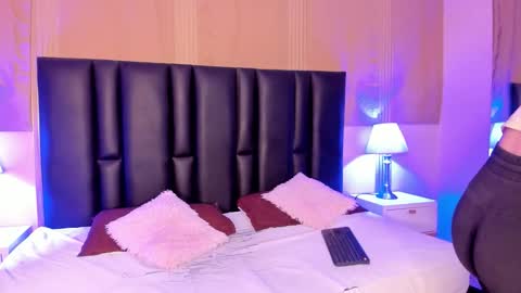 Snapshot of milf_meli chatting on 03/26/26, 11:05 milf_meli online show from 03/26/26, 11:05