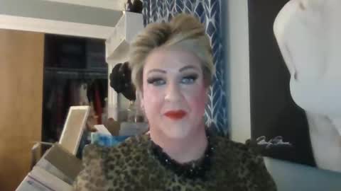 Snapshot of milf_ts_bitch chatting on 12/14/25, 03:23 milf_ts_bitch online show from 12/14/25, 03:23