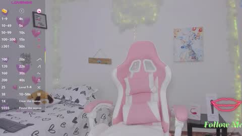 Snapshot of milfaaura chatting on 03/05/26, 04:19 Aura online show from 03/05/26, 04:19