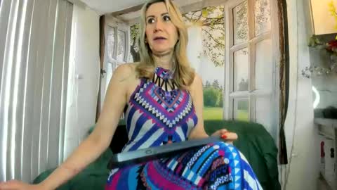 Snapshot of milfashley chatting on 04/19/26, 01:10 ASHLEY online show from 04/19/26, 01:10