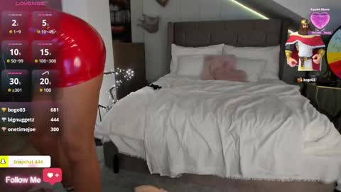 Snapshot of milfblondy chatting on 12/09/24, 01:18 Ingrid online show from 12/09/24, 01:18