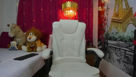 Snapshot of milfboobs_10 chatting on 01/31/25, 11:03 Nakary Bustamante online show from 01/31/25, 11:03