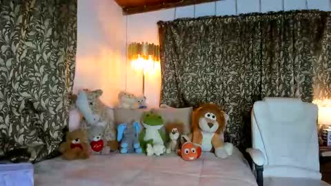 Snapshot of milfboobs_10 chatting on 11/22/25, 11:04 Nakary Bustamante online show from 11/22/25, 11:04