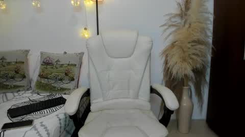 Snapshot of milfboobs_10 chatting on 04/17/26, 09:40 Nakary Bustamante online show from 04/17/26, 09:40